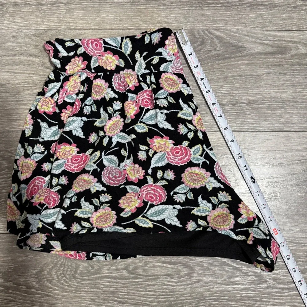 Torrid Black Floral Smocked Back Shorts Plus Size 2 Large‎ Cottagecore Summer